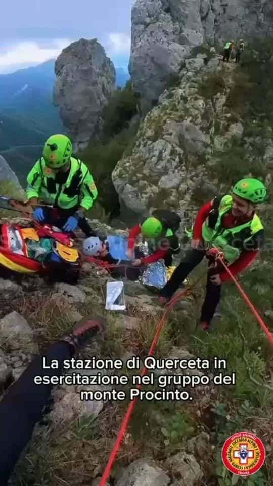 La stazione di Querceta in esercitazione nel gruppo del monte Procinto.
Lo scena…